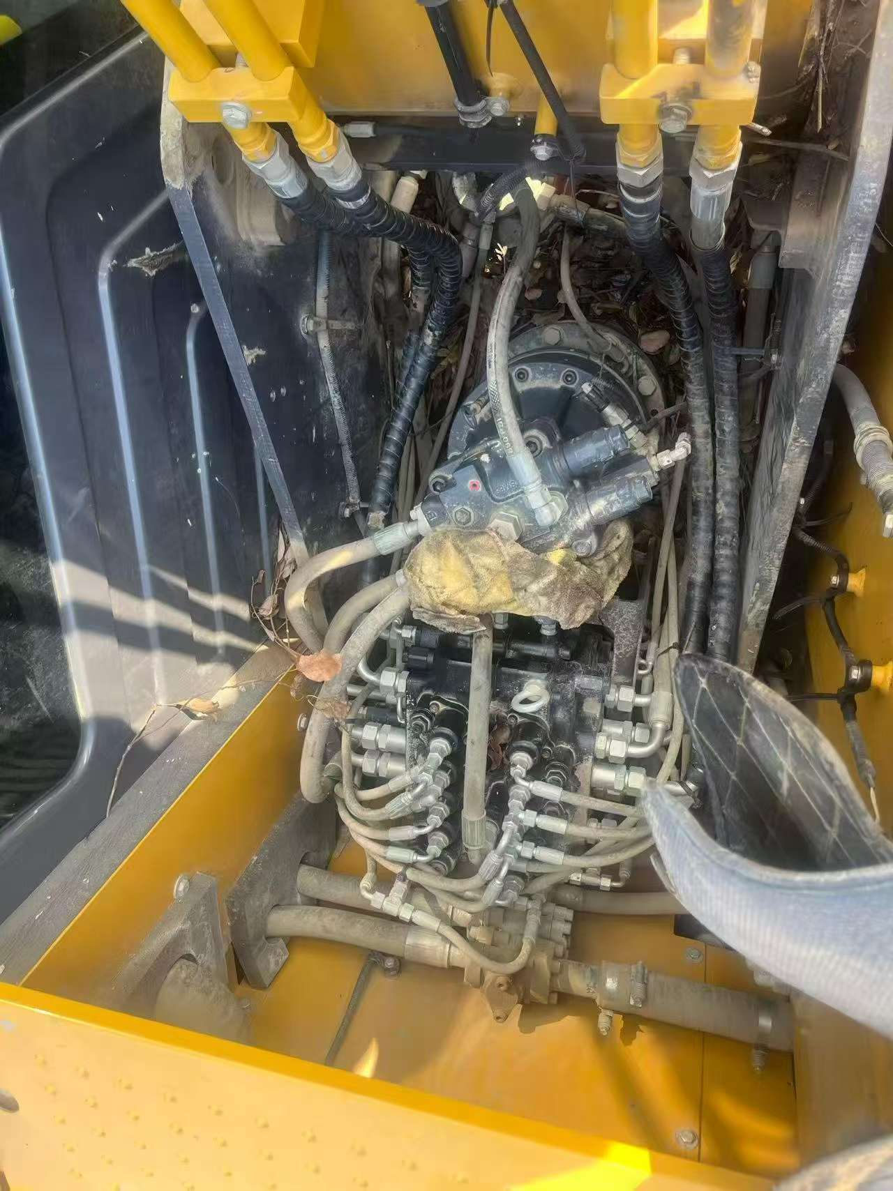 Buy XCMG XE135B Used Excavator / 4