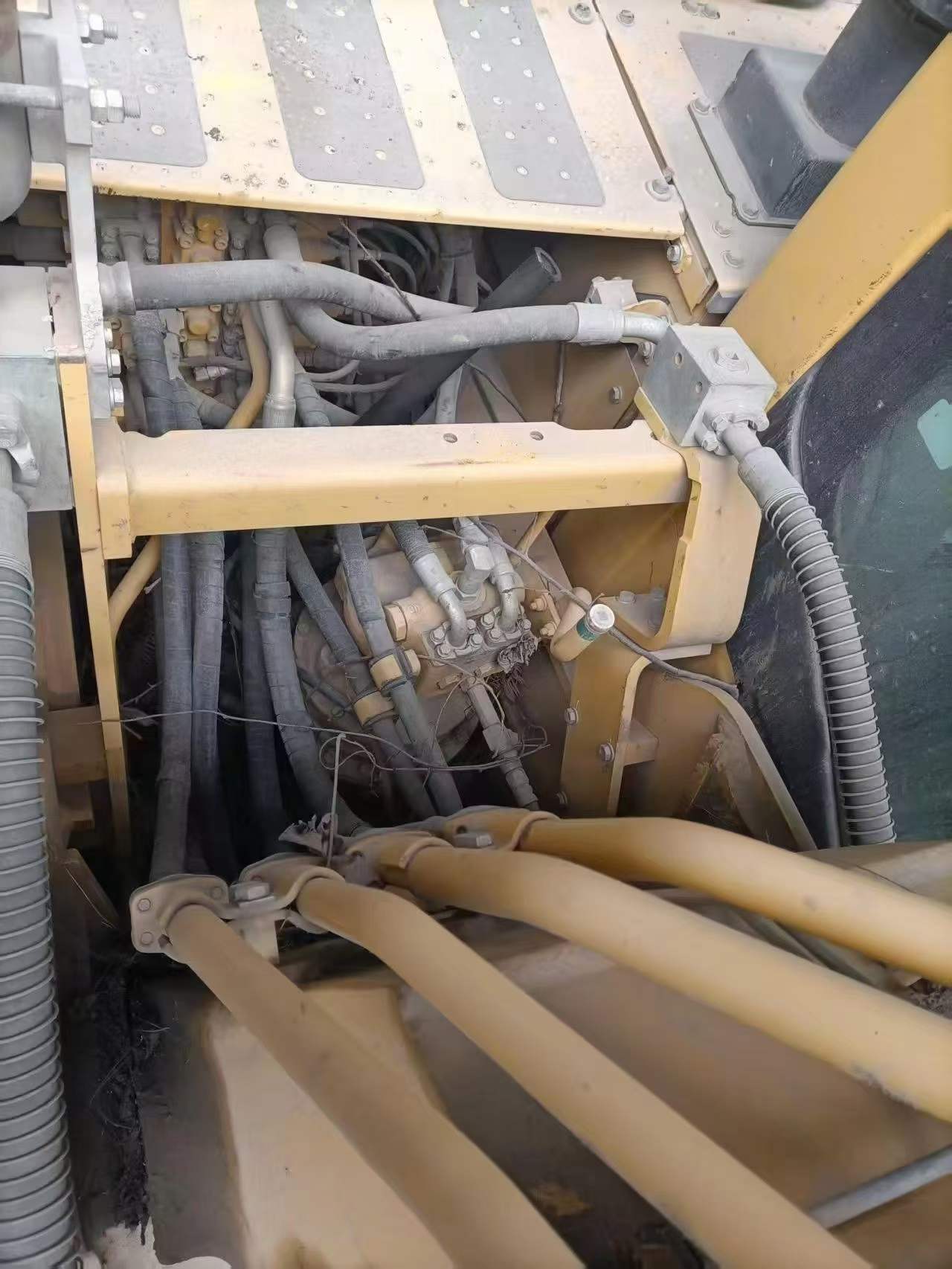 Buy Komatsu PC200-8M0 Used Excavator / 6