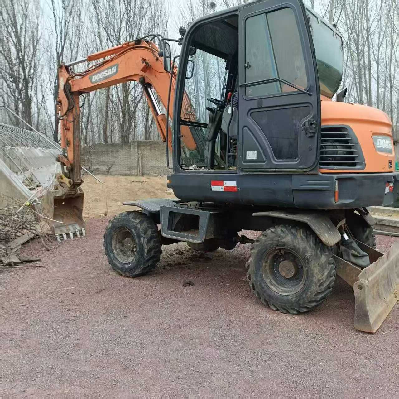 Buy Doosan DH60 Used Excavator / 4