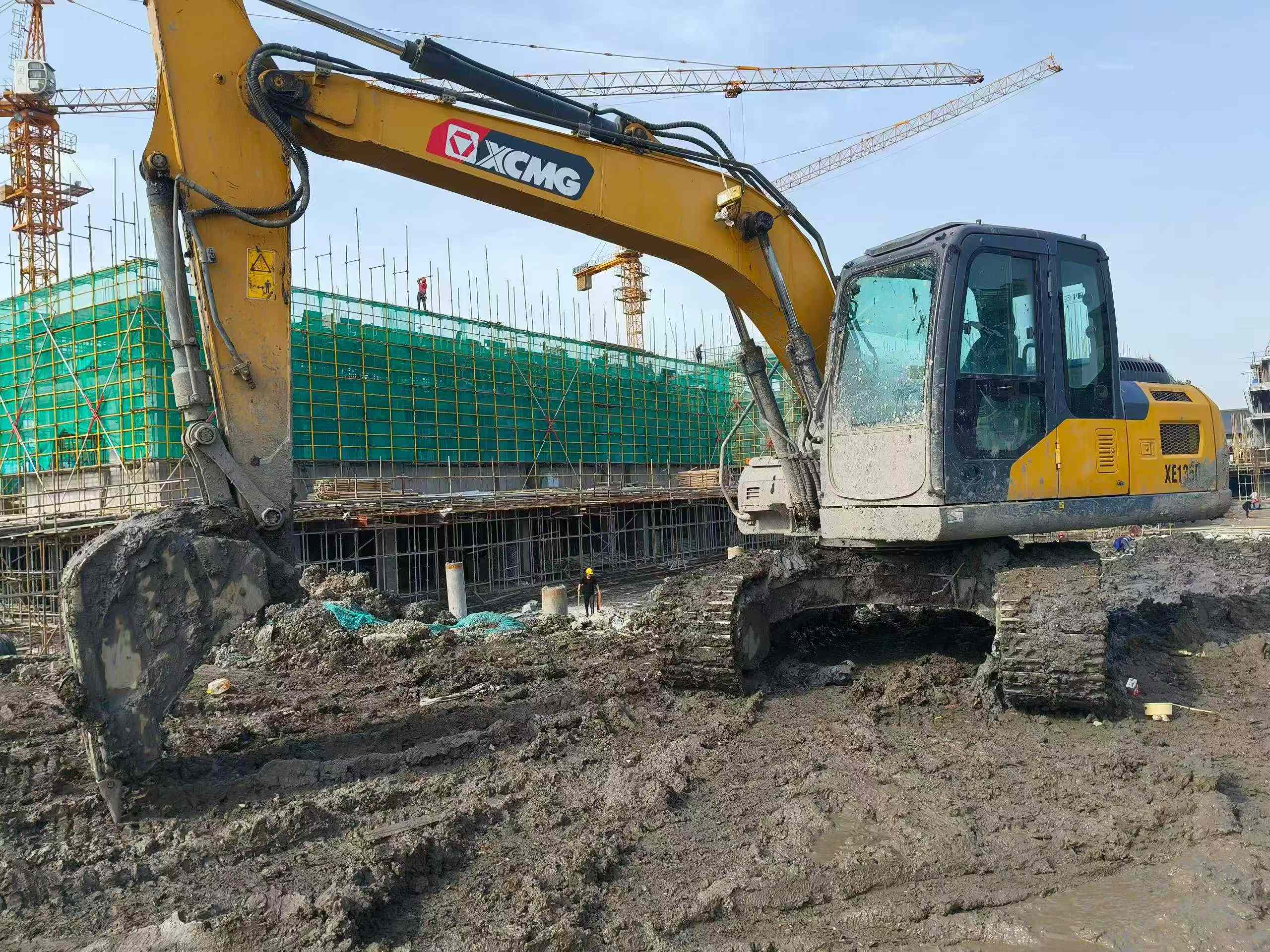 Buy XCMG XE135B Used Excavator / 4