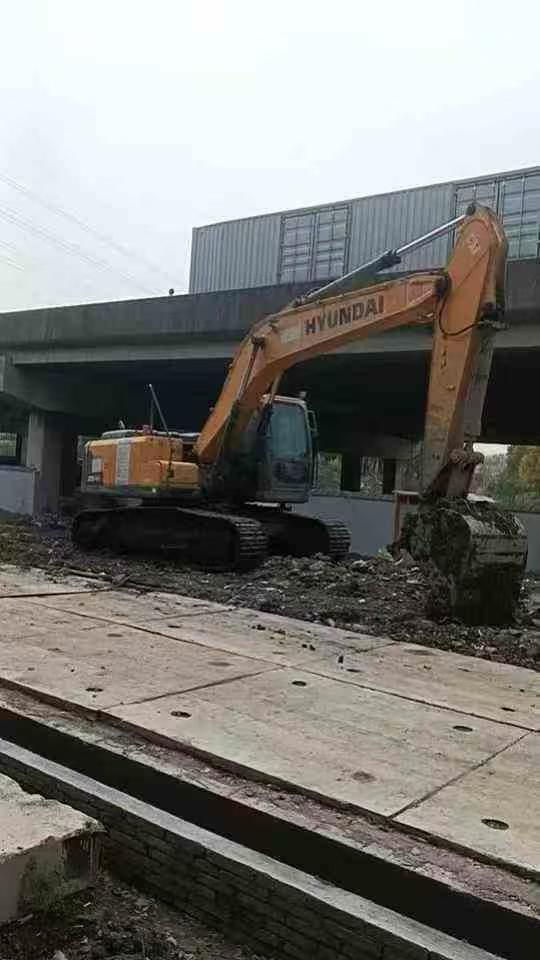 Buy Hyundai R215VS Used Excavator / 3