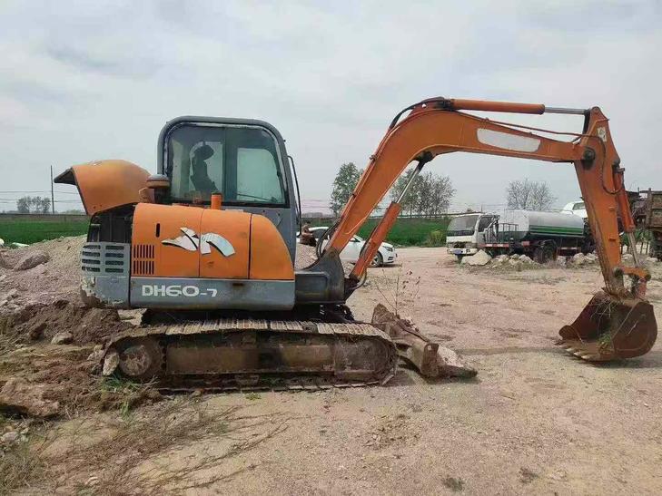 Buy Doosan DH60 Used Excavator / 1