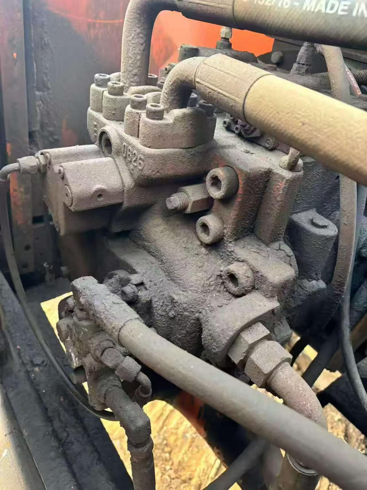 Buy Doosan DH370 Used Excavator / 4 Buy Doosan DH370 Used Excavator / 4