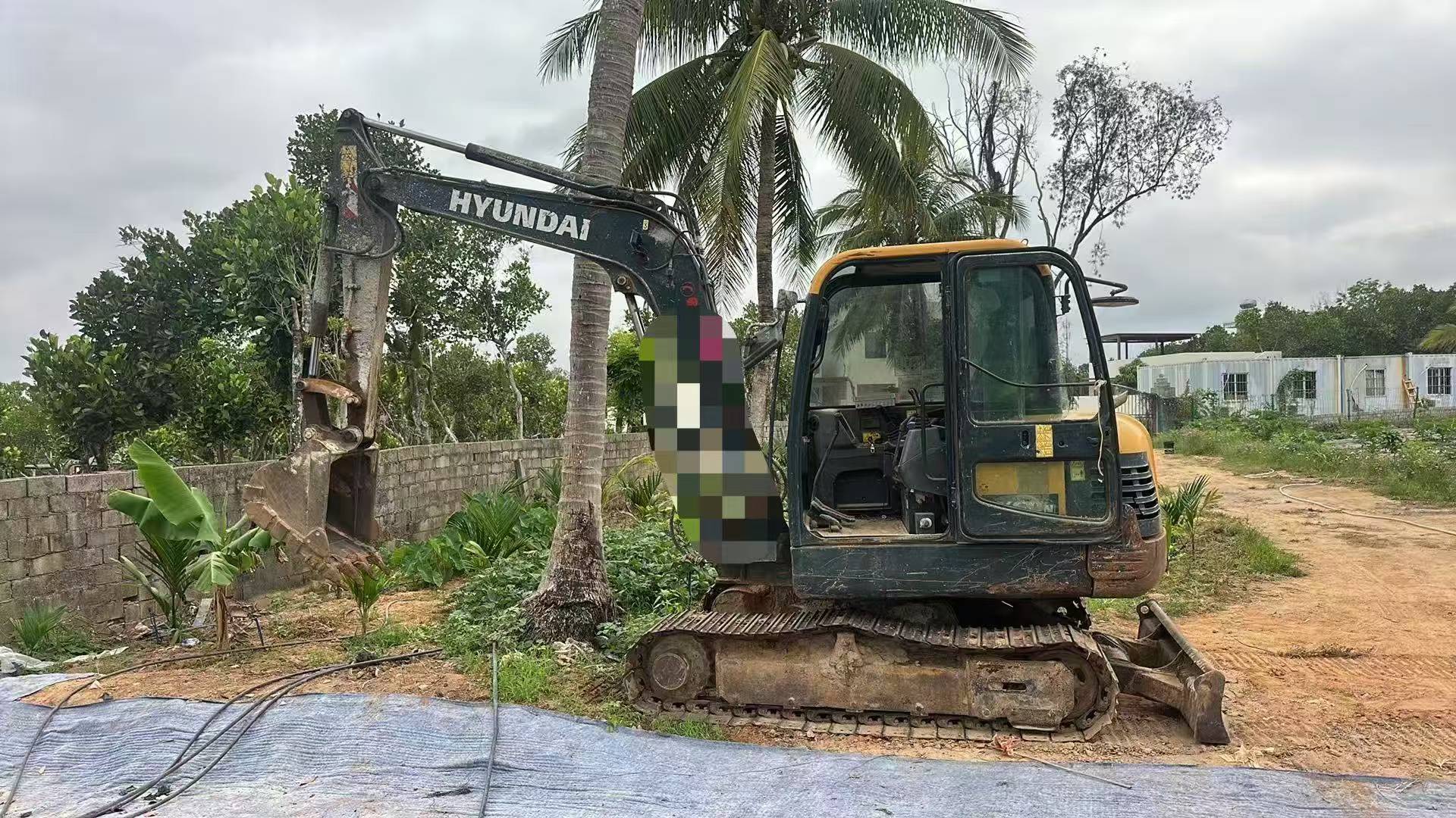 Buy Hyundai HX60 Used Excavator / 2