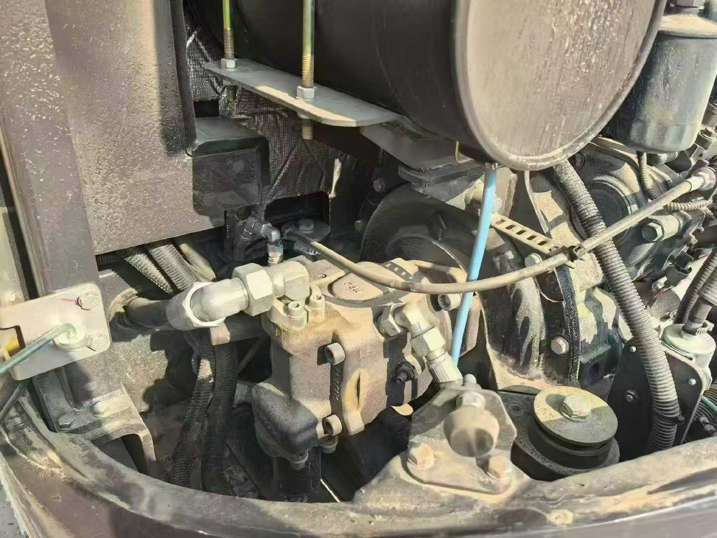 Buy XCMG LW60G Used Excavator / 4