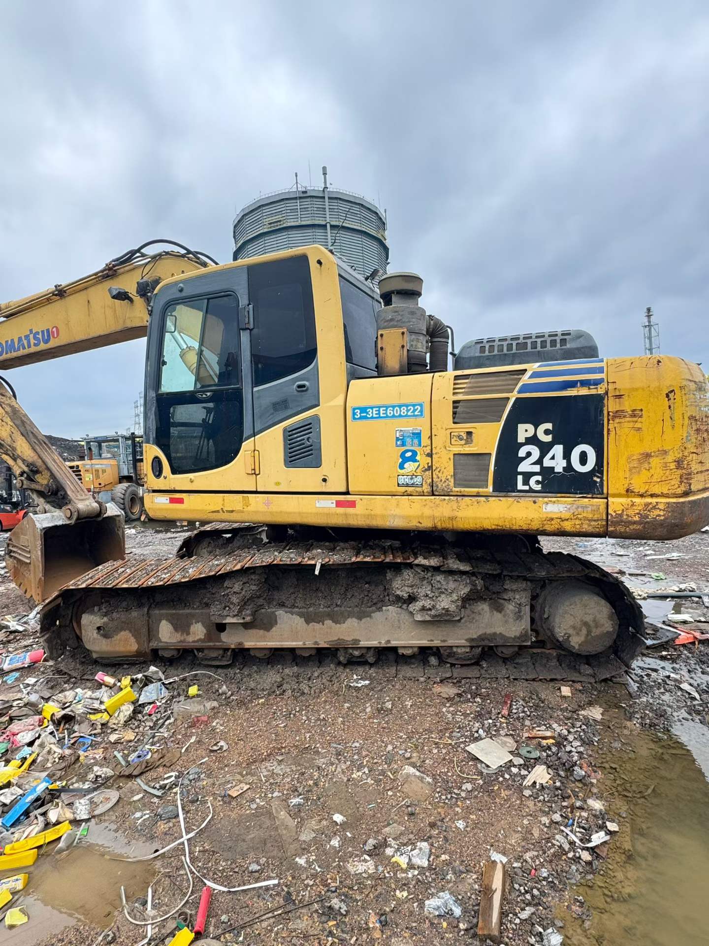 Buy Komatsu PC220-8 Used Excavator / 3