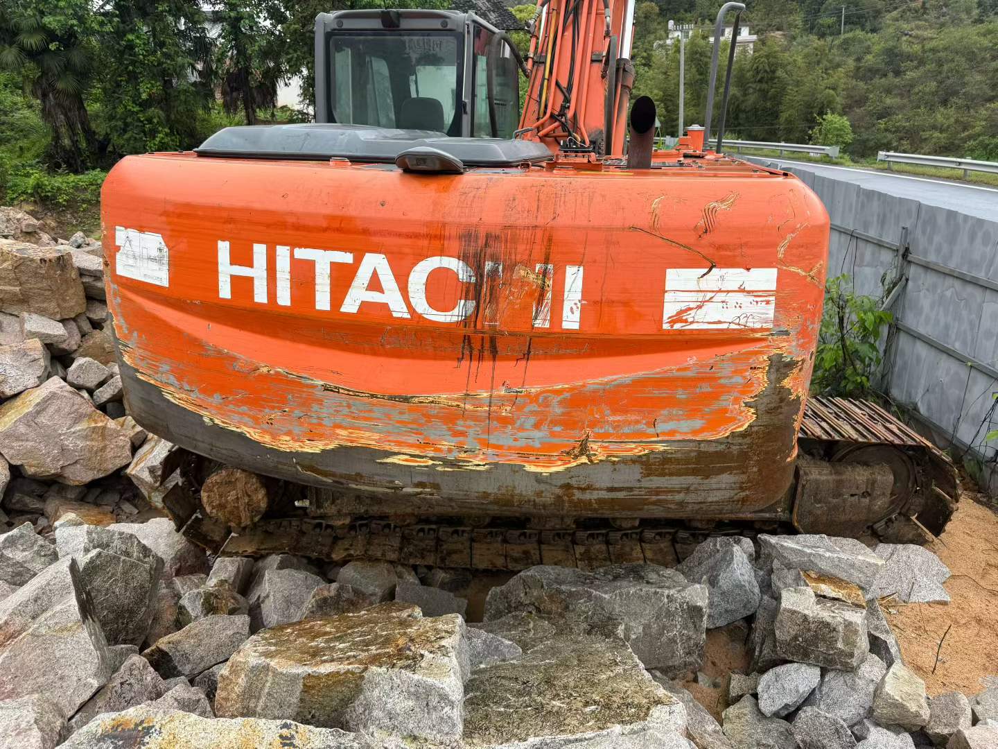 Buy Hitachi EX200-3 Used Excavator / 3