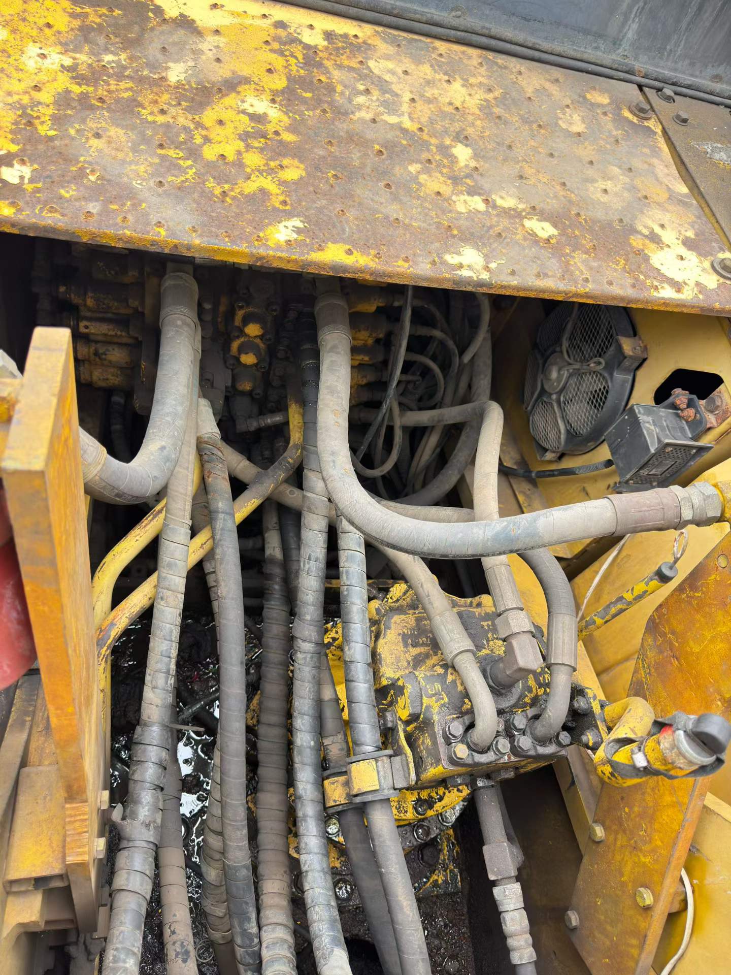 Buy Komatsu PC220-8 Used Excavator / 5