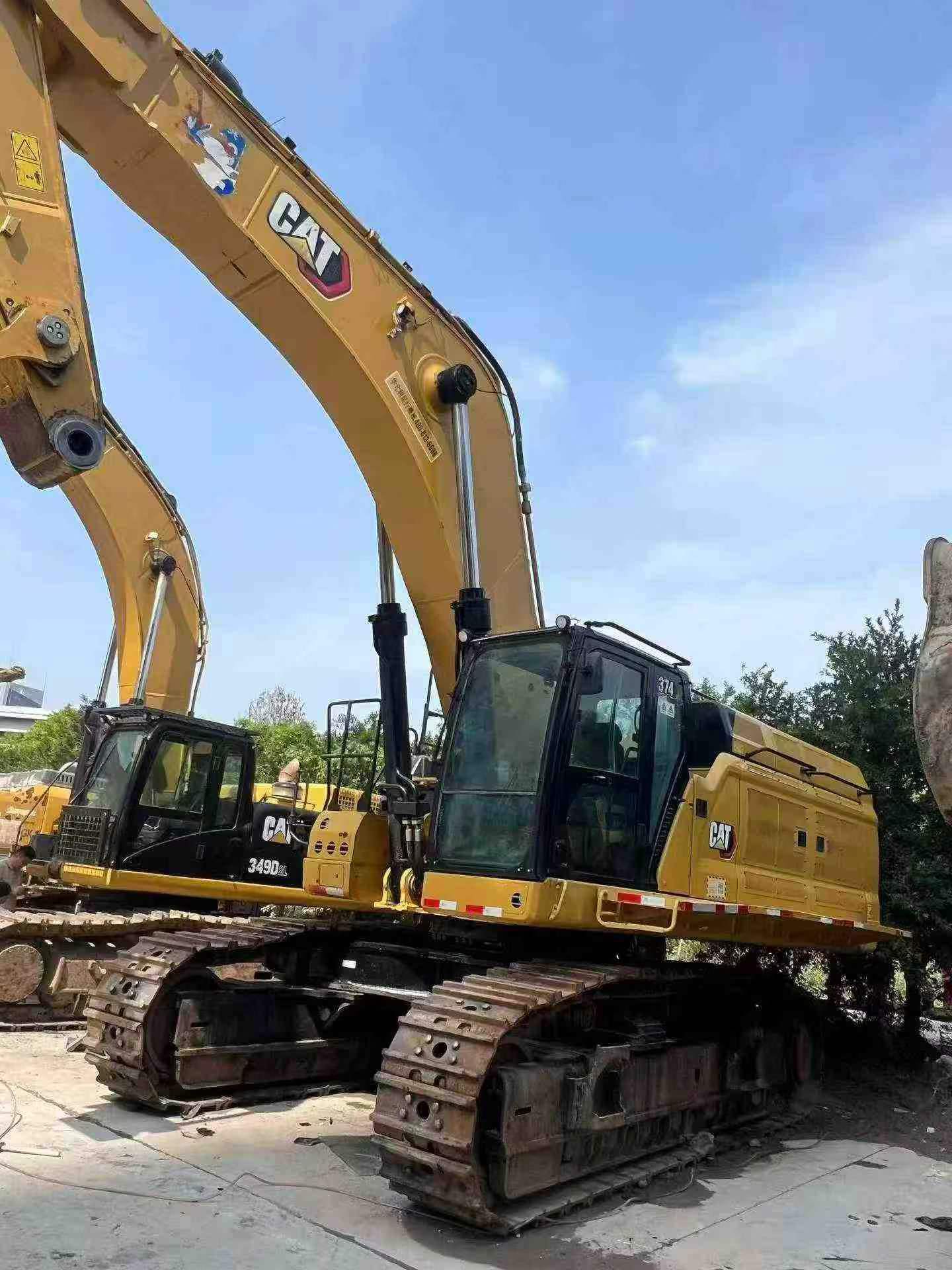 Buy Caterpillar 374D Used Excavator / 1