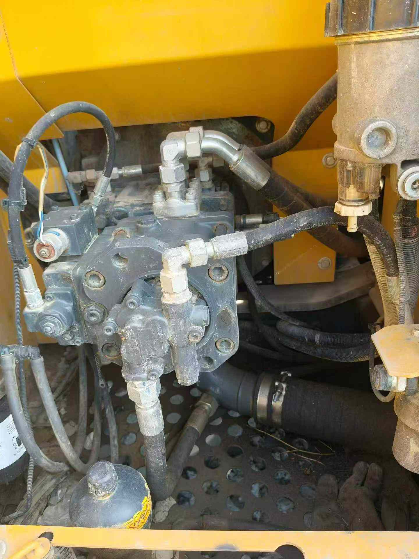 Buy XCMG XE135B Used Excavator / 3