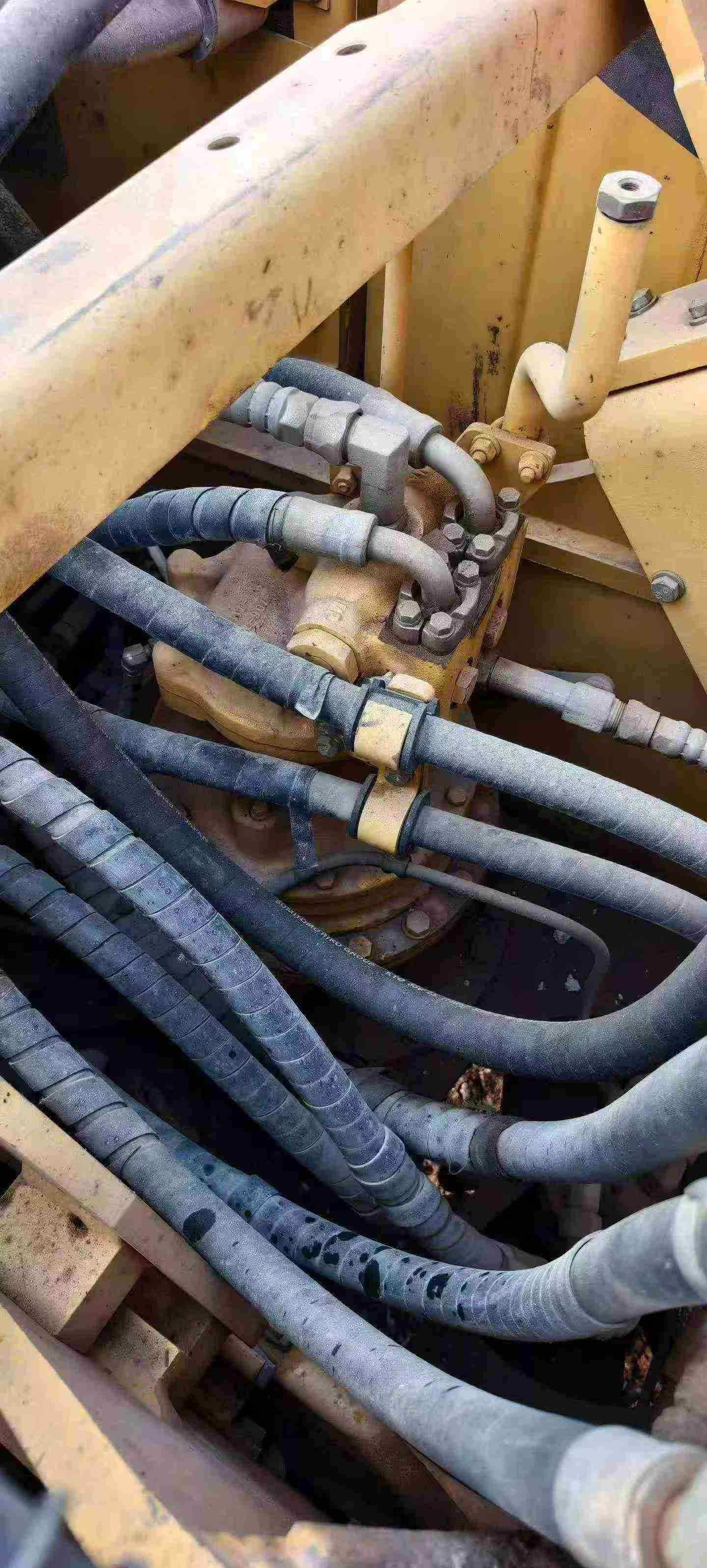 Buy Komatsu PC210-8M0 Used Excavator / 6