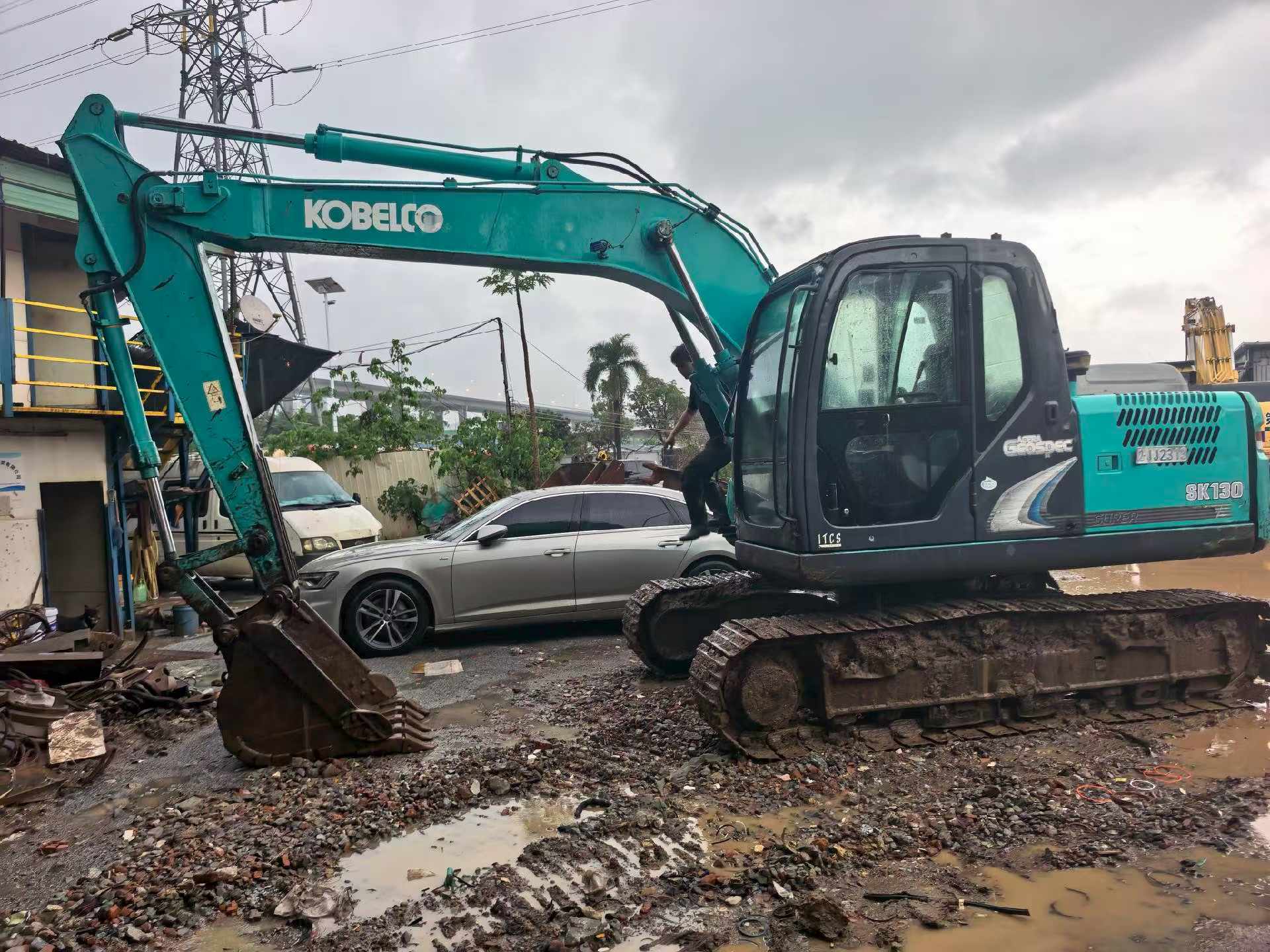 Buy Kobelco SK130 Used Excavator / 3