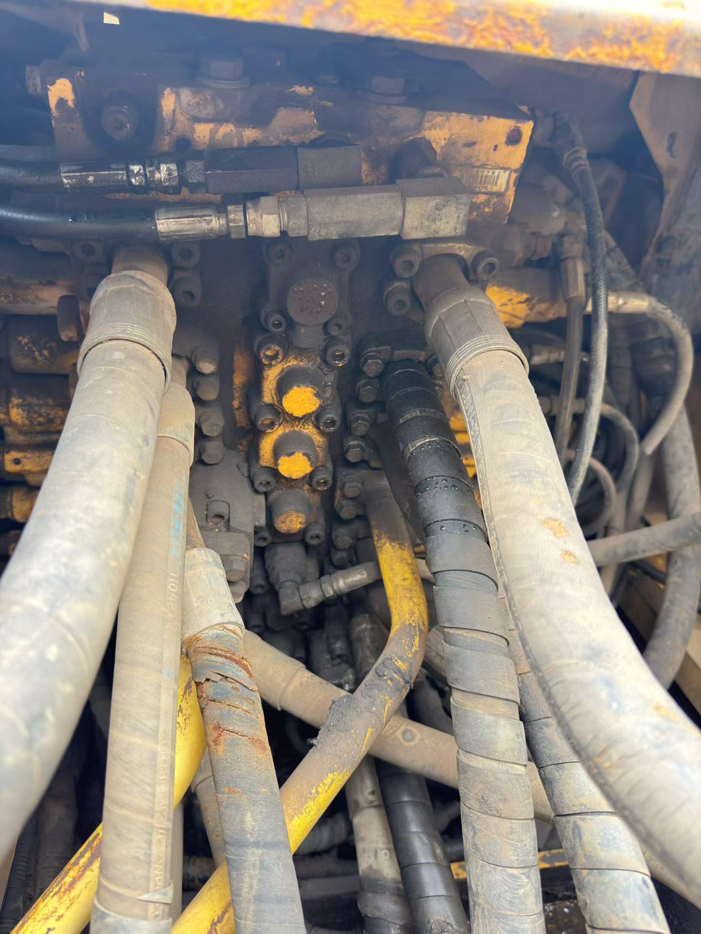 Buy Komatsu PC220-8 Used Excavator / 6