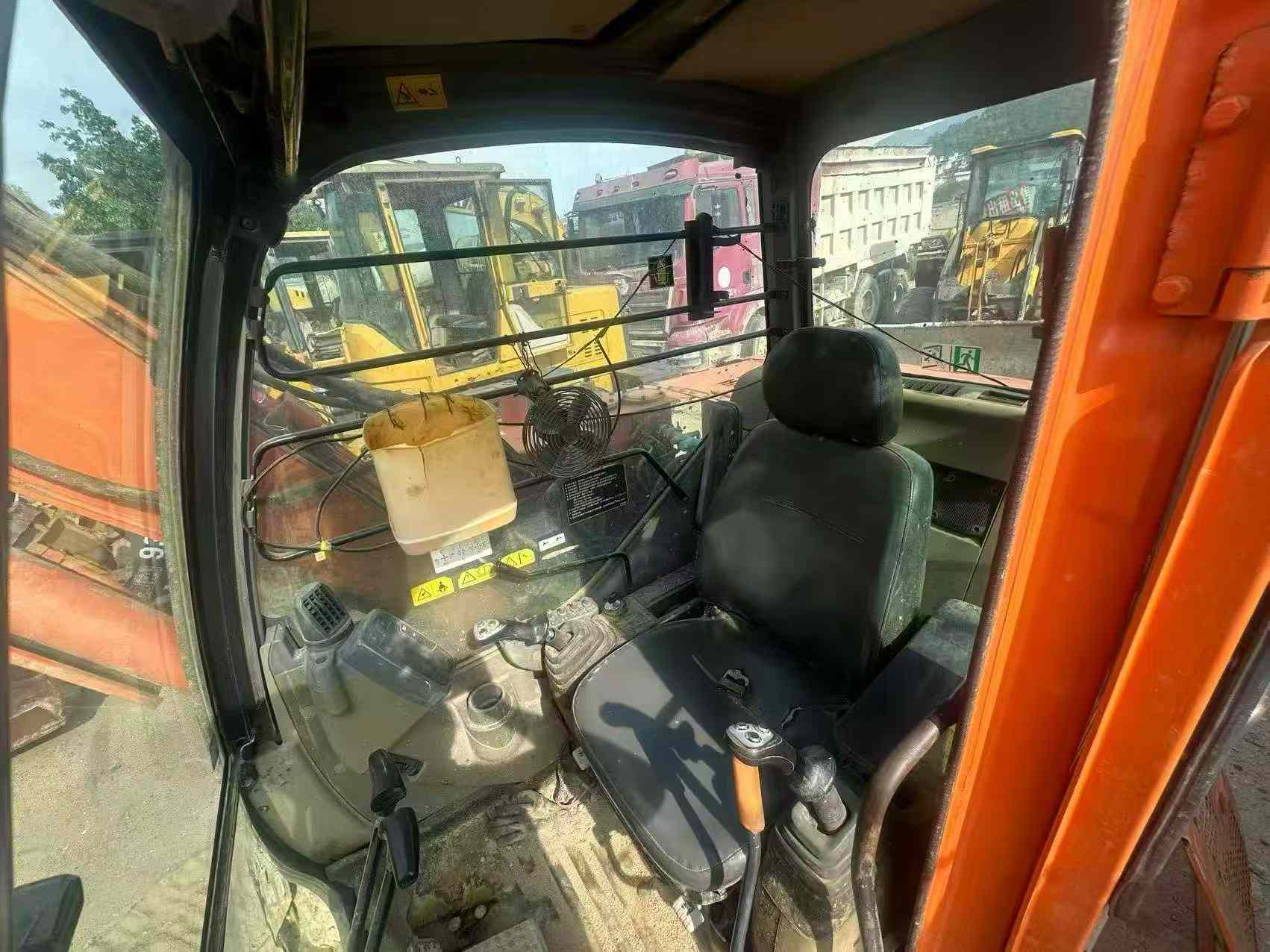 Buy Hitachi EX60-6 Used Excavator / 2