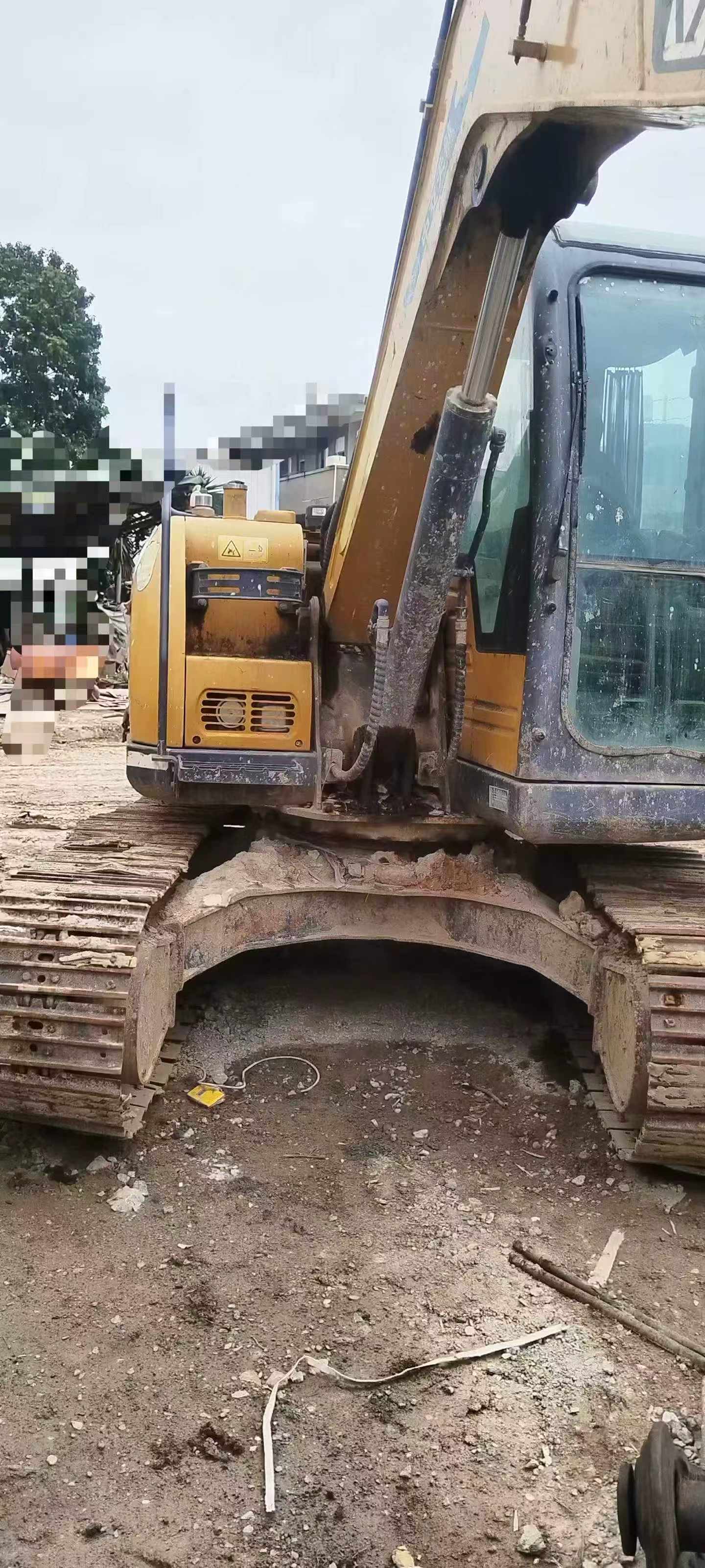 Compre Excavadora XCMG XE75C Usada / 7