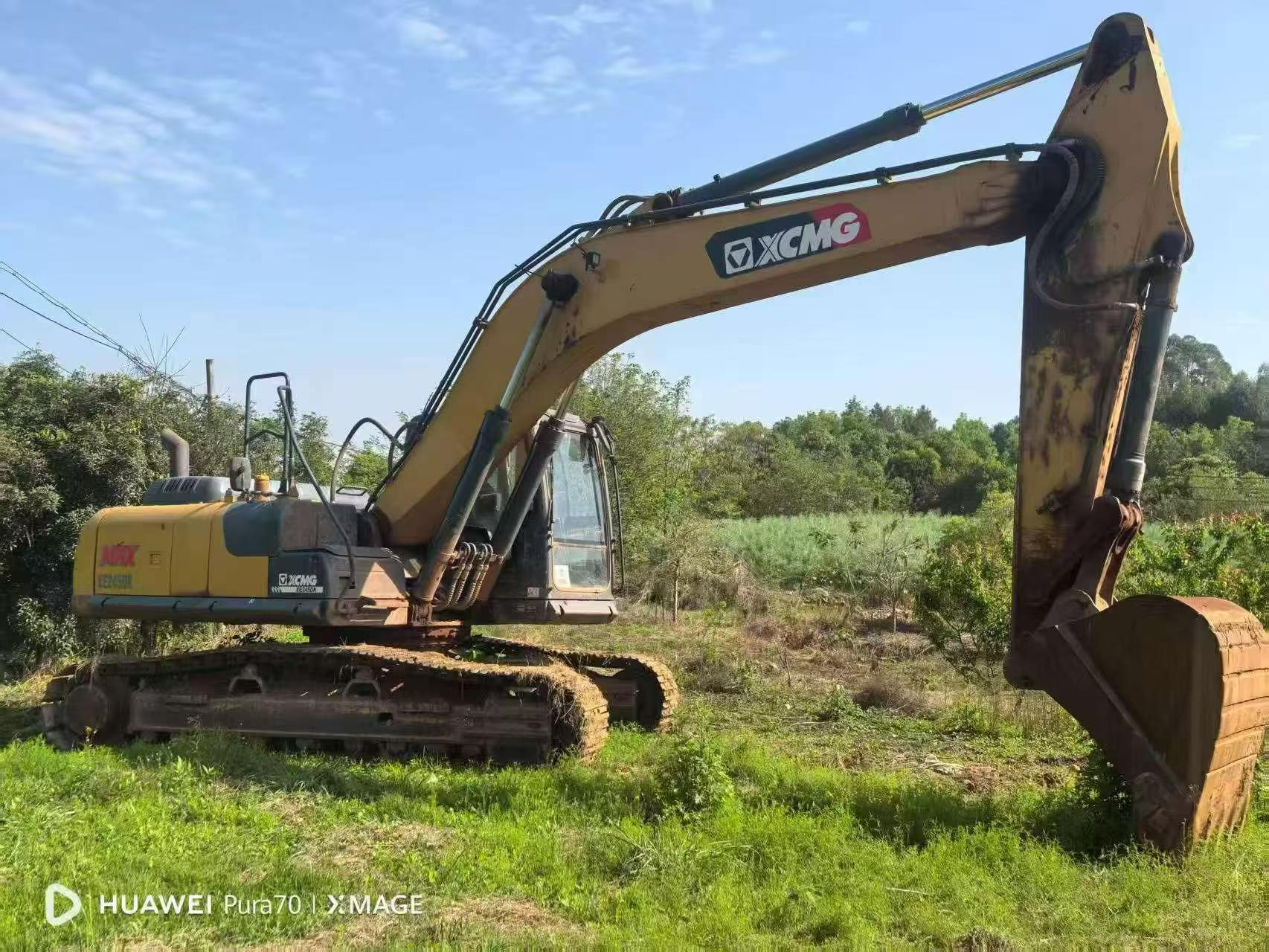 Buy XCMG XE245D Used Excavator / 3 Buy XCMG XE245D Used Excavator / 3