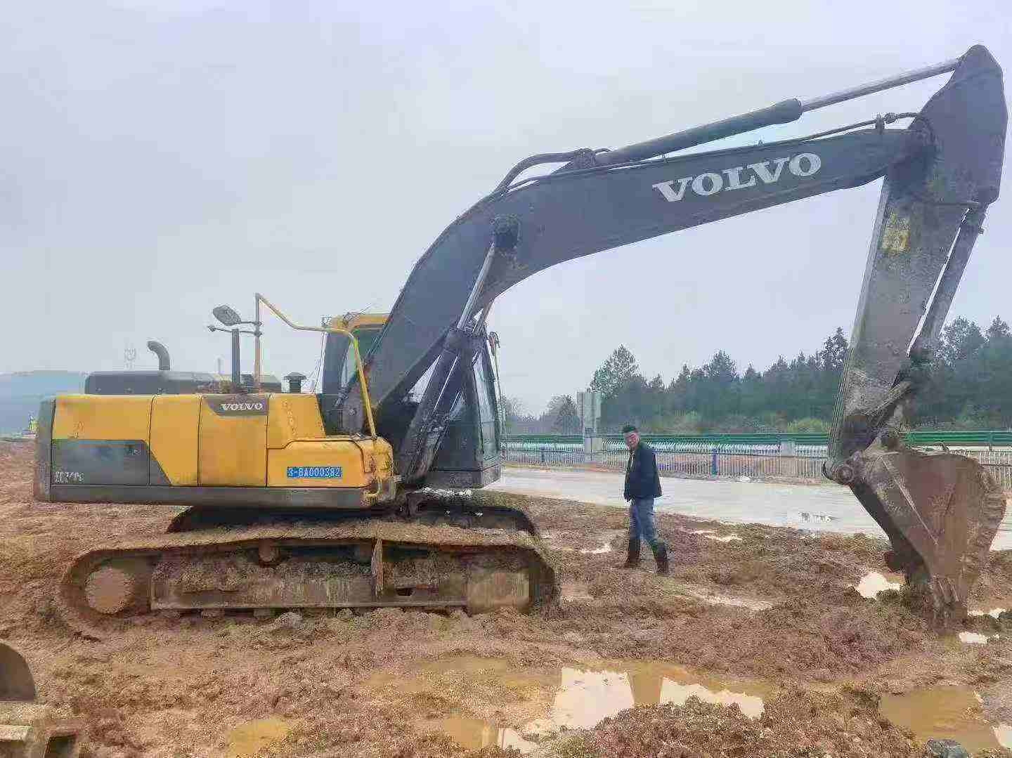 Buy Volvo EC210B Used Excavator / 3