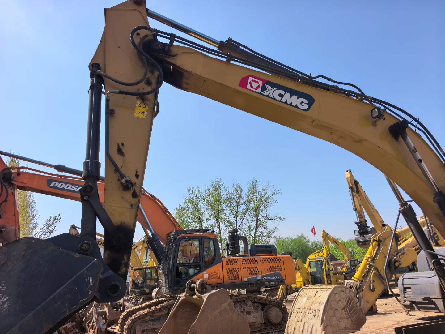 Buy XCMG XE205DA Used Excavator / 2 Buy XCMG XE205DA Used Excavator / 2