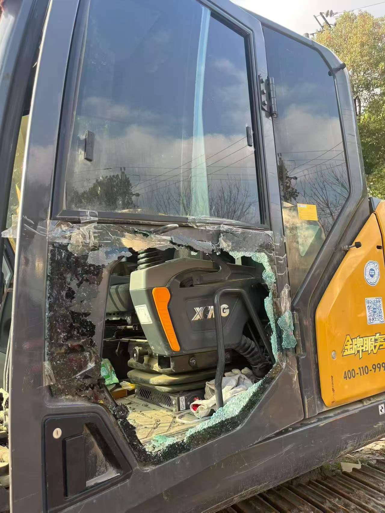 Buy XCMG XE135B Used Excavator / 6