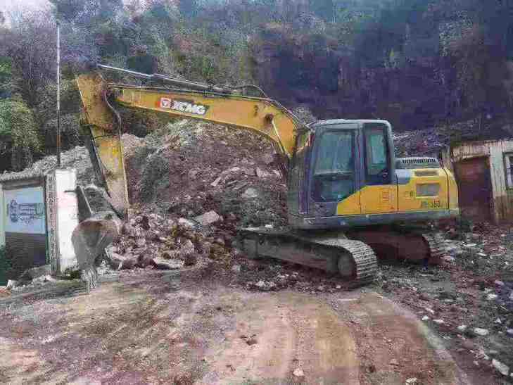 Buy XCMG XE135B Used Excavator / 1