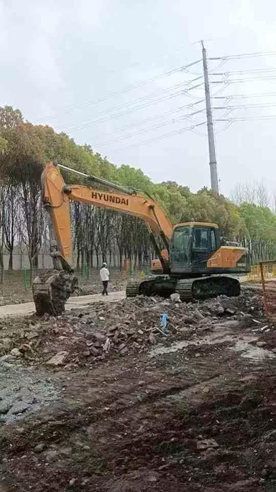 Buy Hyundai R215VS Used Excavator / 4