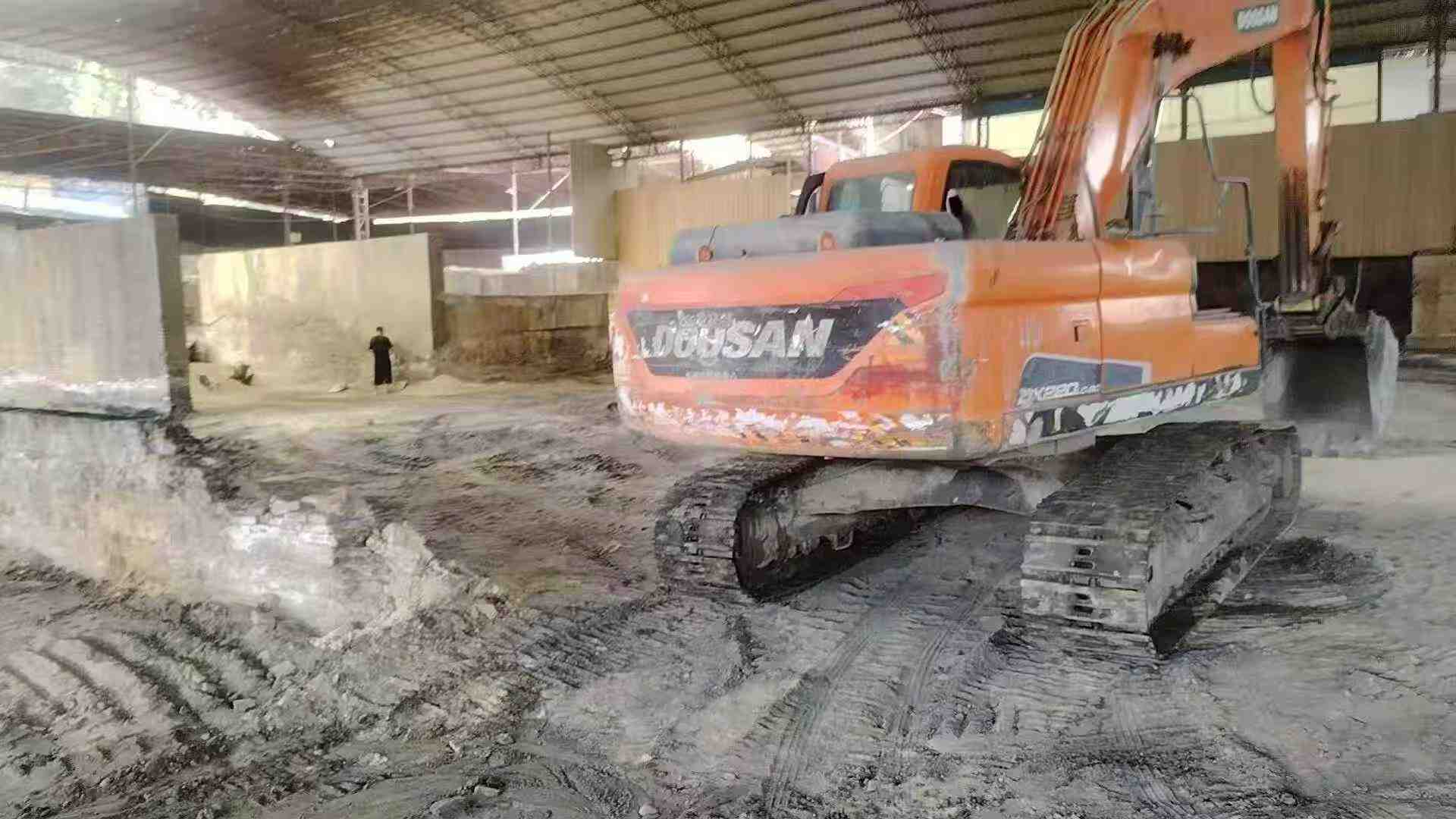 Buy Doosan DH220 Used Excavator / 2