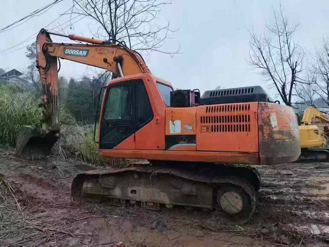 Buy Doosan DH215-7 Used Excavator / 2