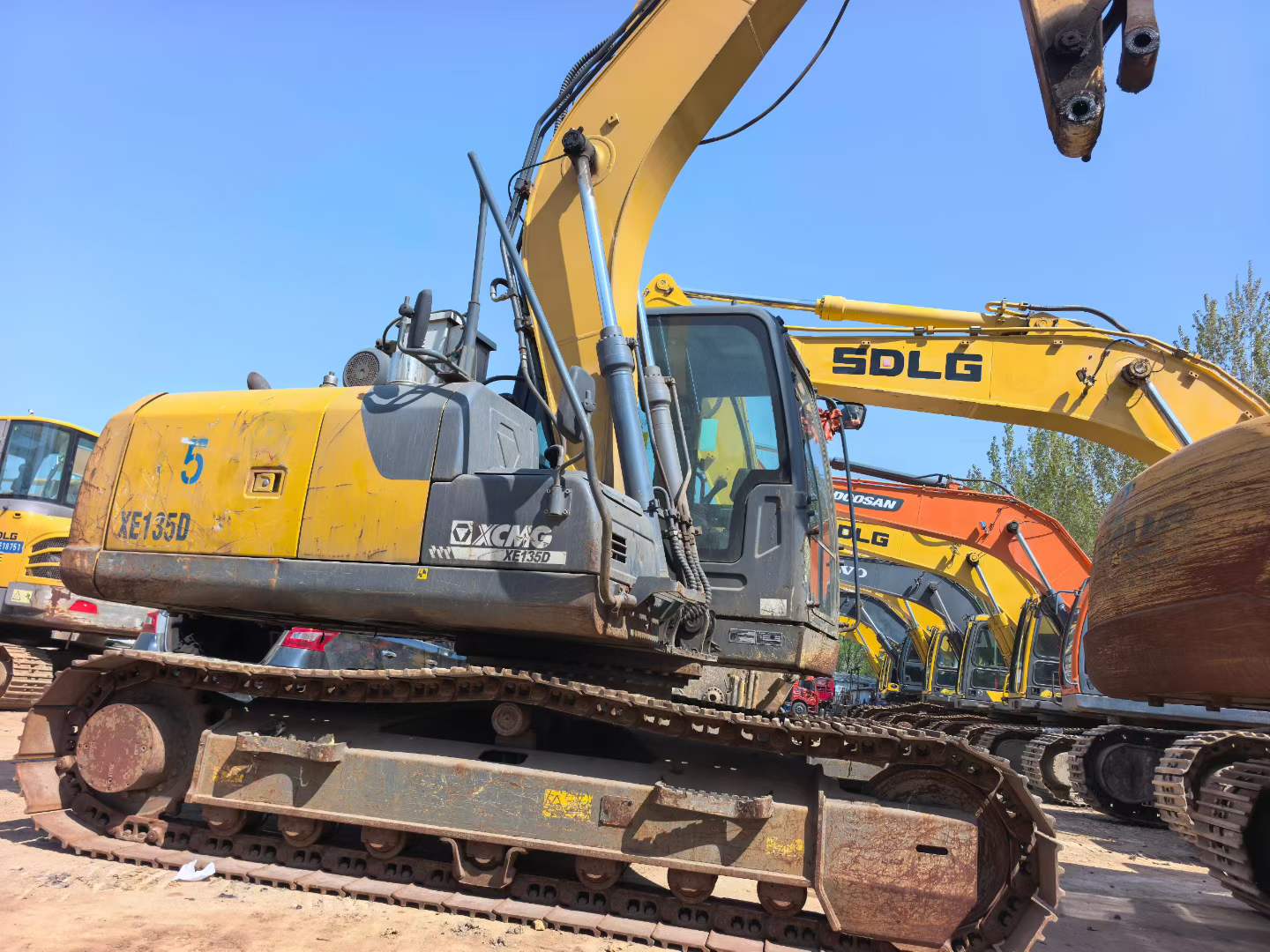 Buy XCMG XE135B Used Excavator / 1