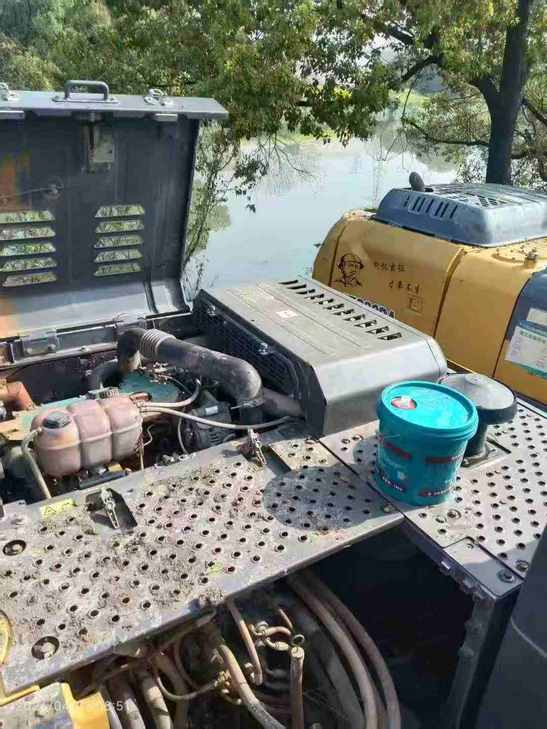 Buy Volvo EC200 Used Excavator / 1