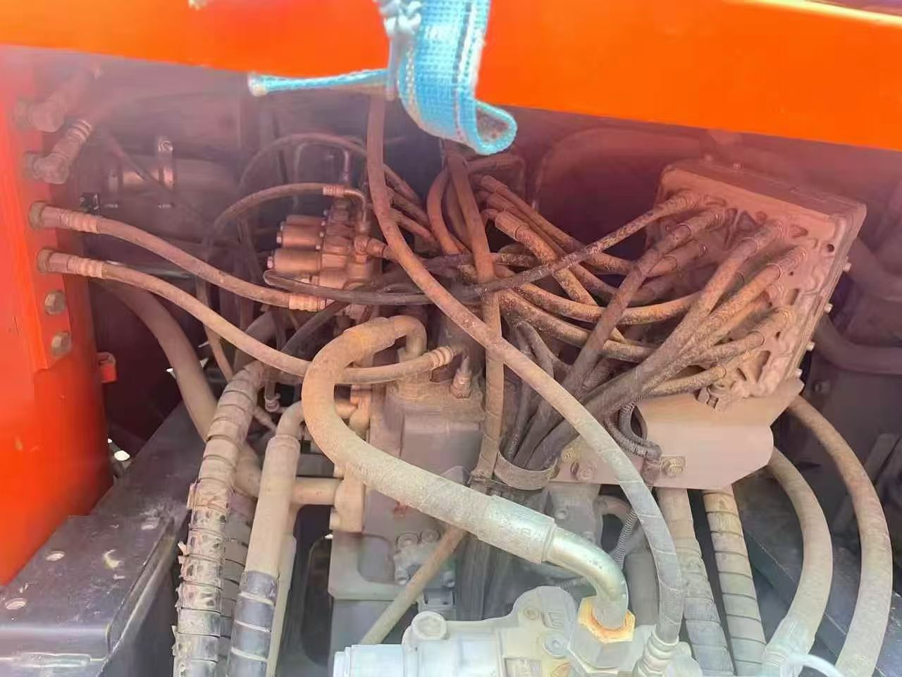 Buy Hitachi EX200-5 Used Excavator / 2