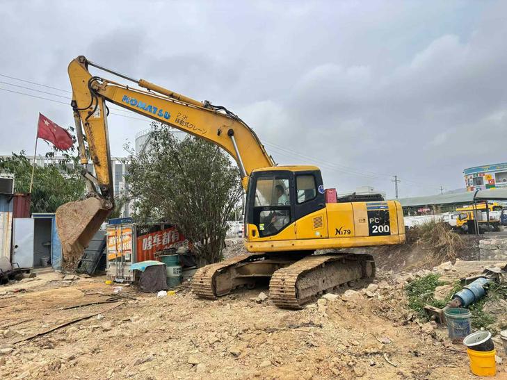 Buy Komatsu PC200-7 Used Excavator / 1