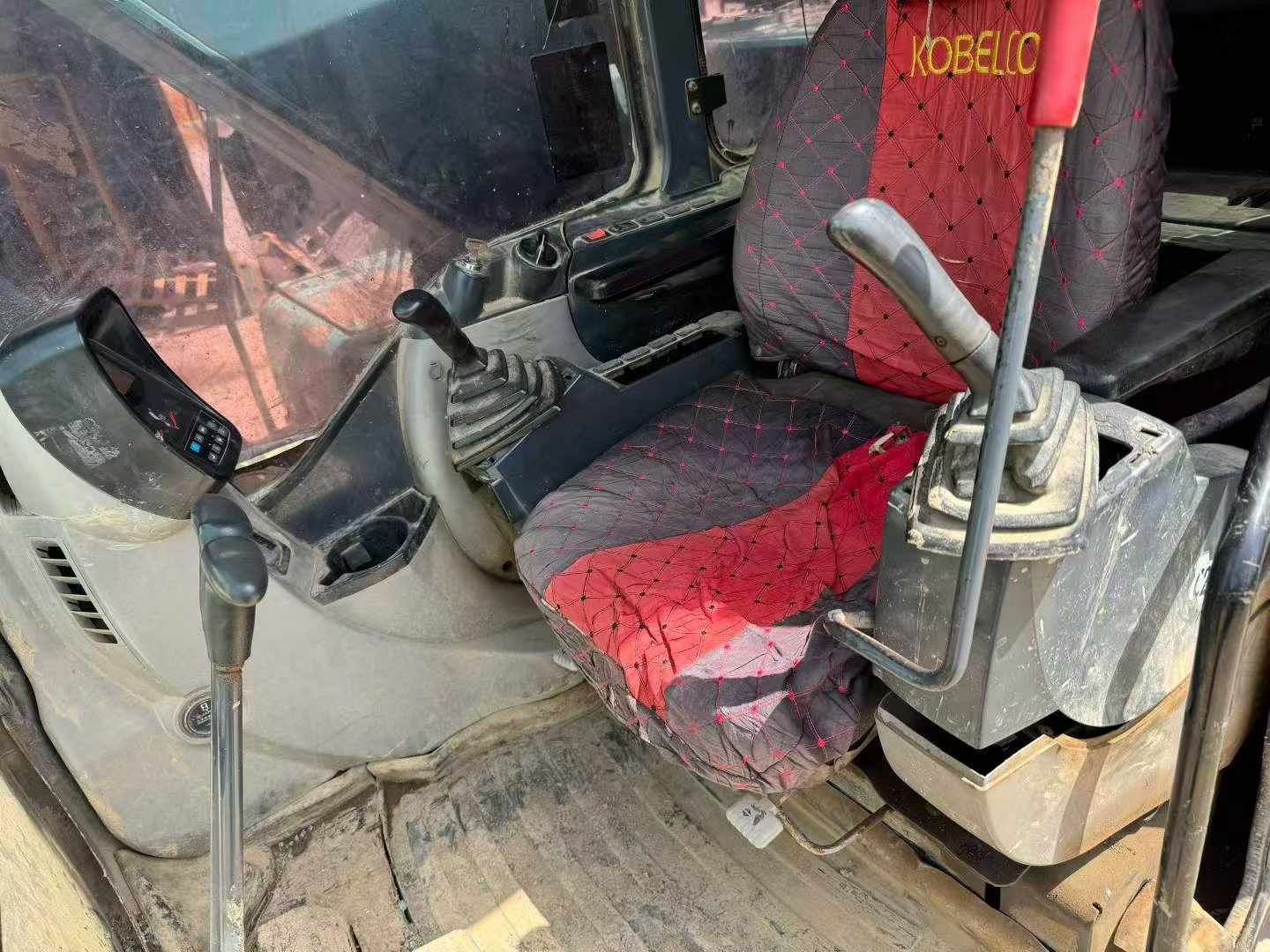 Buy Kobelco SK200-8 Used Excavator / 8