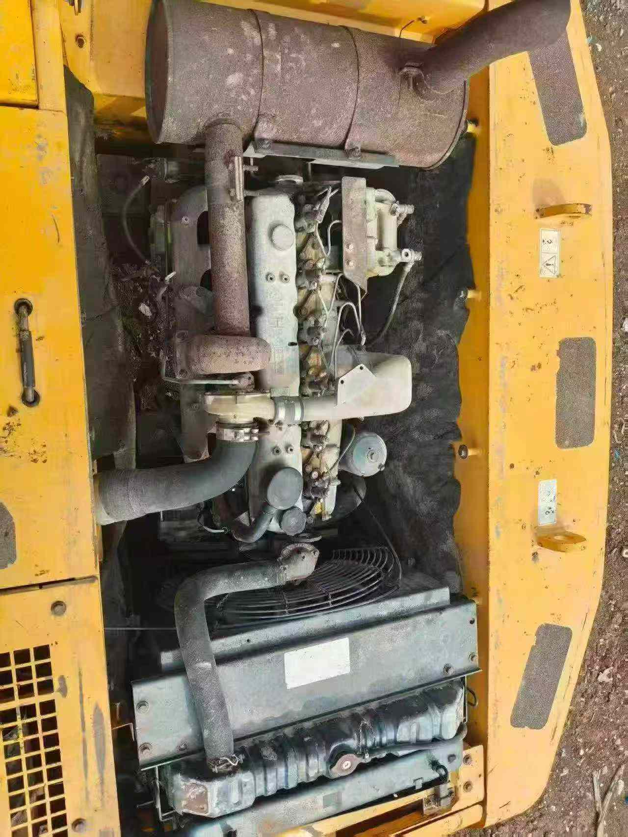 Compre Escavadeira Hyundai R215-7 Usada / 8