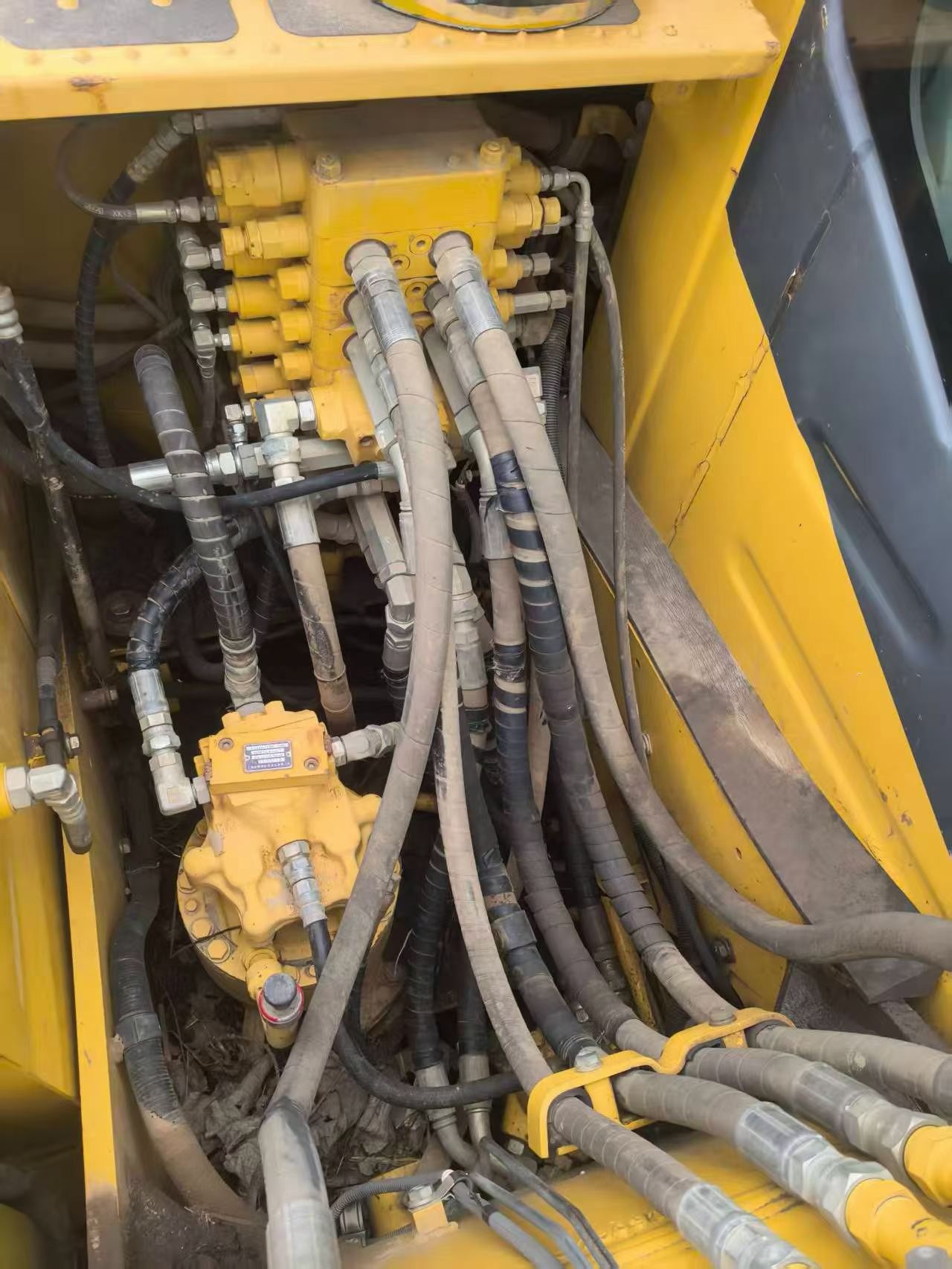 Buy Komatsu PC130-8 Used Excavator / 4