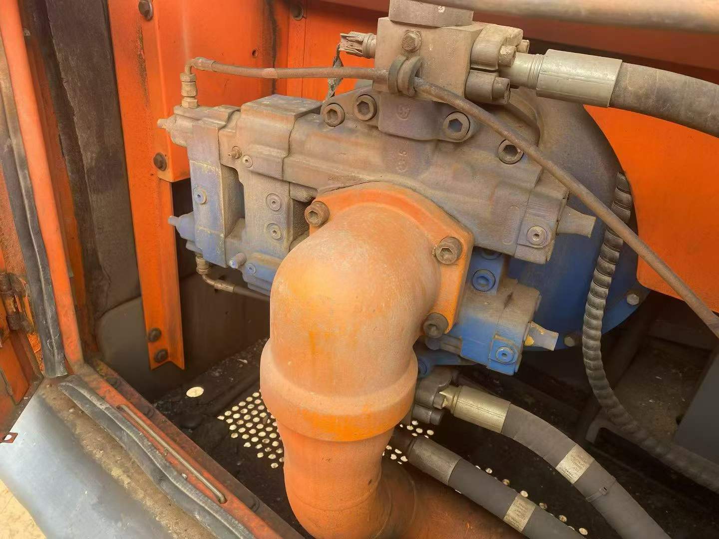 Buy Doosan DX520LC Used Excavator / 4 Buy Doosan DX520LC Used Excavator / 4