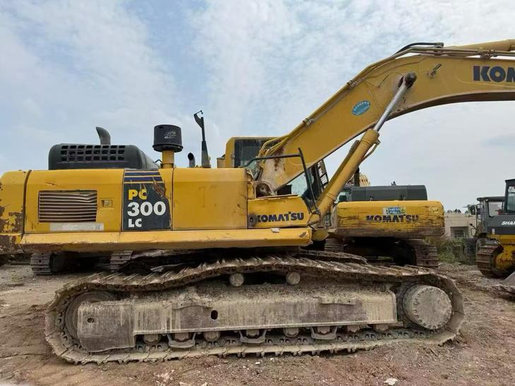 Buy Komatsu PC300 Used Excavator / 1