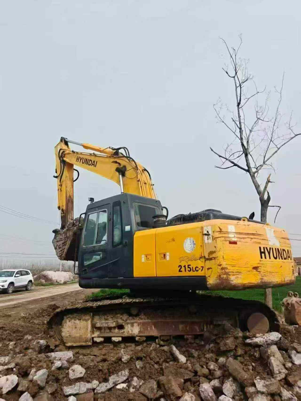 Compre Escavadeira Hyundai R215-7 Usada / 4