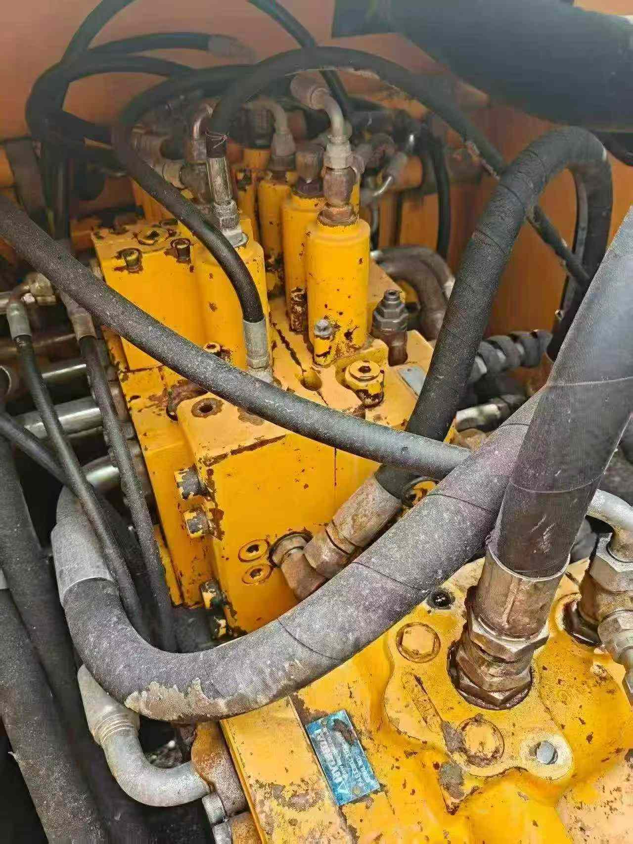 Compre Escavadeira Hyundai R215-7 Usada / 7