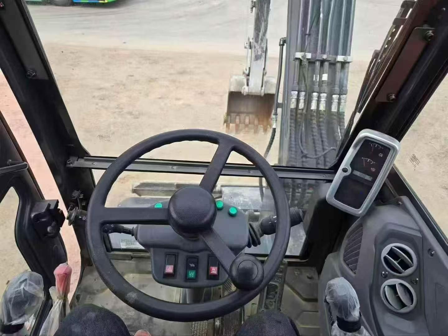 Buy Doosan DH60 Used Excavator / 3