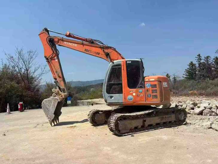 Buy Hitachi EX135UR Used Excavator / 1