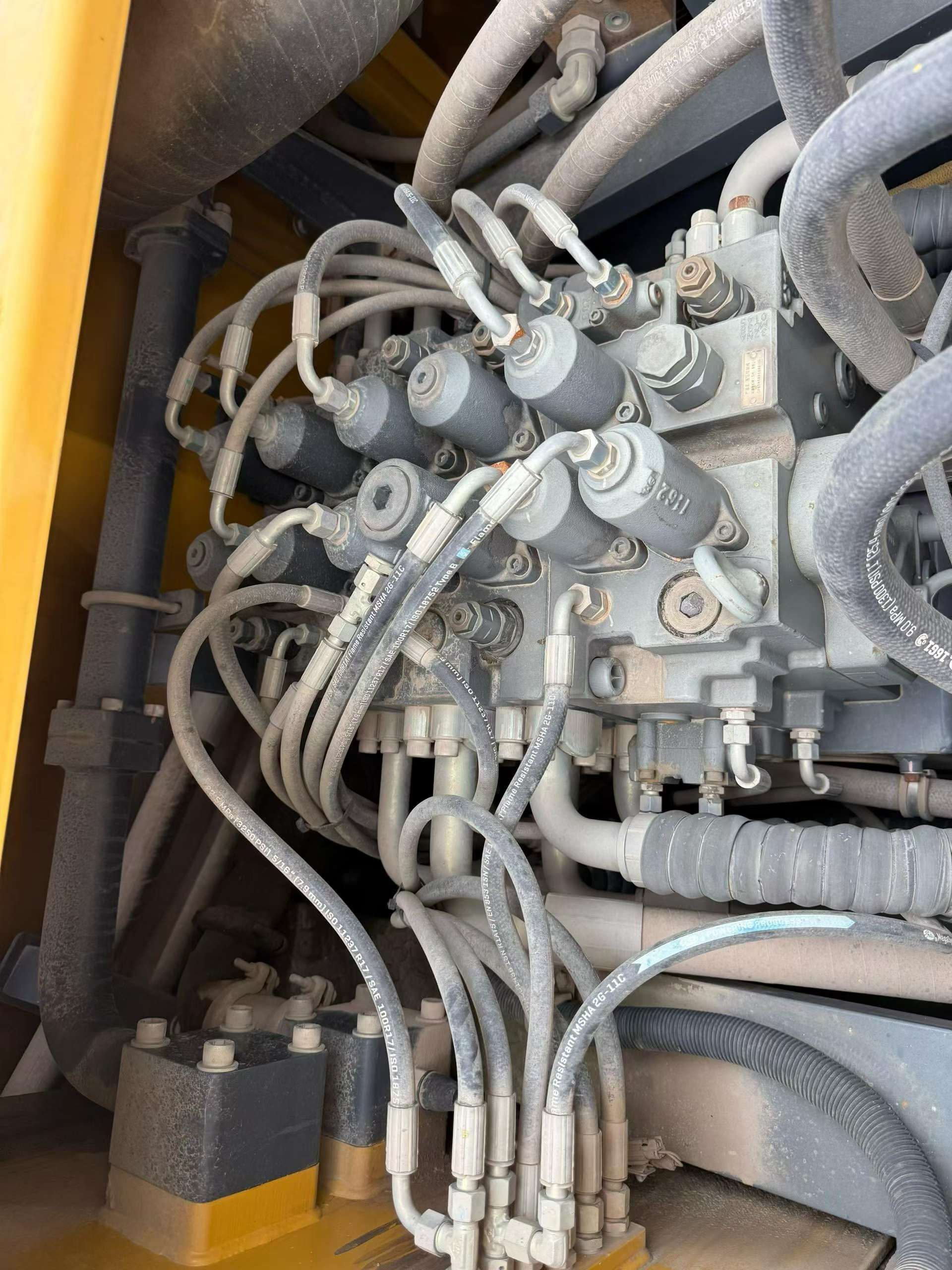 Buy XCMG XE490D Used Excavator / 3