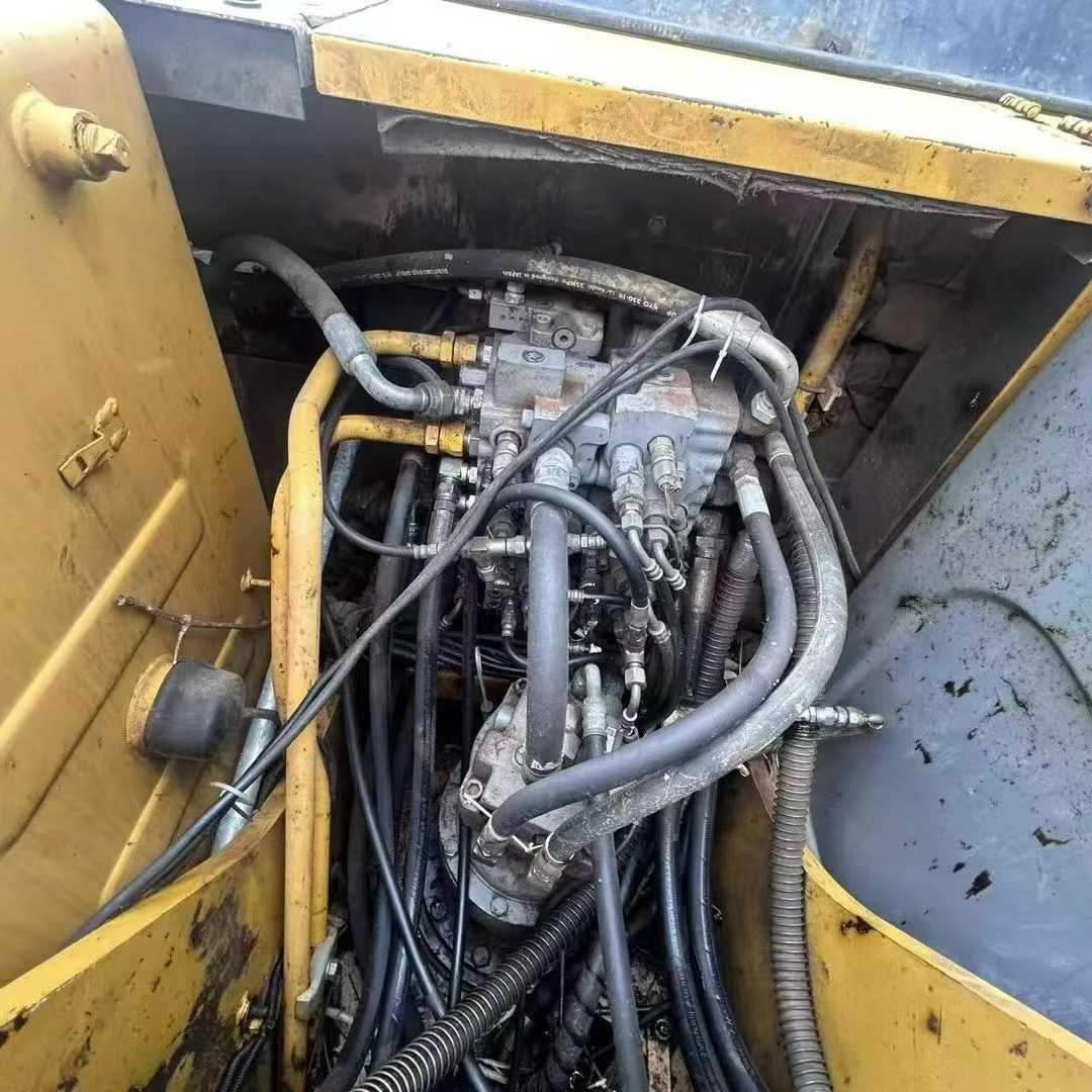 Buy Kato HD512V Used Excavator / 4