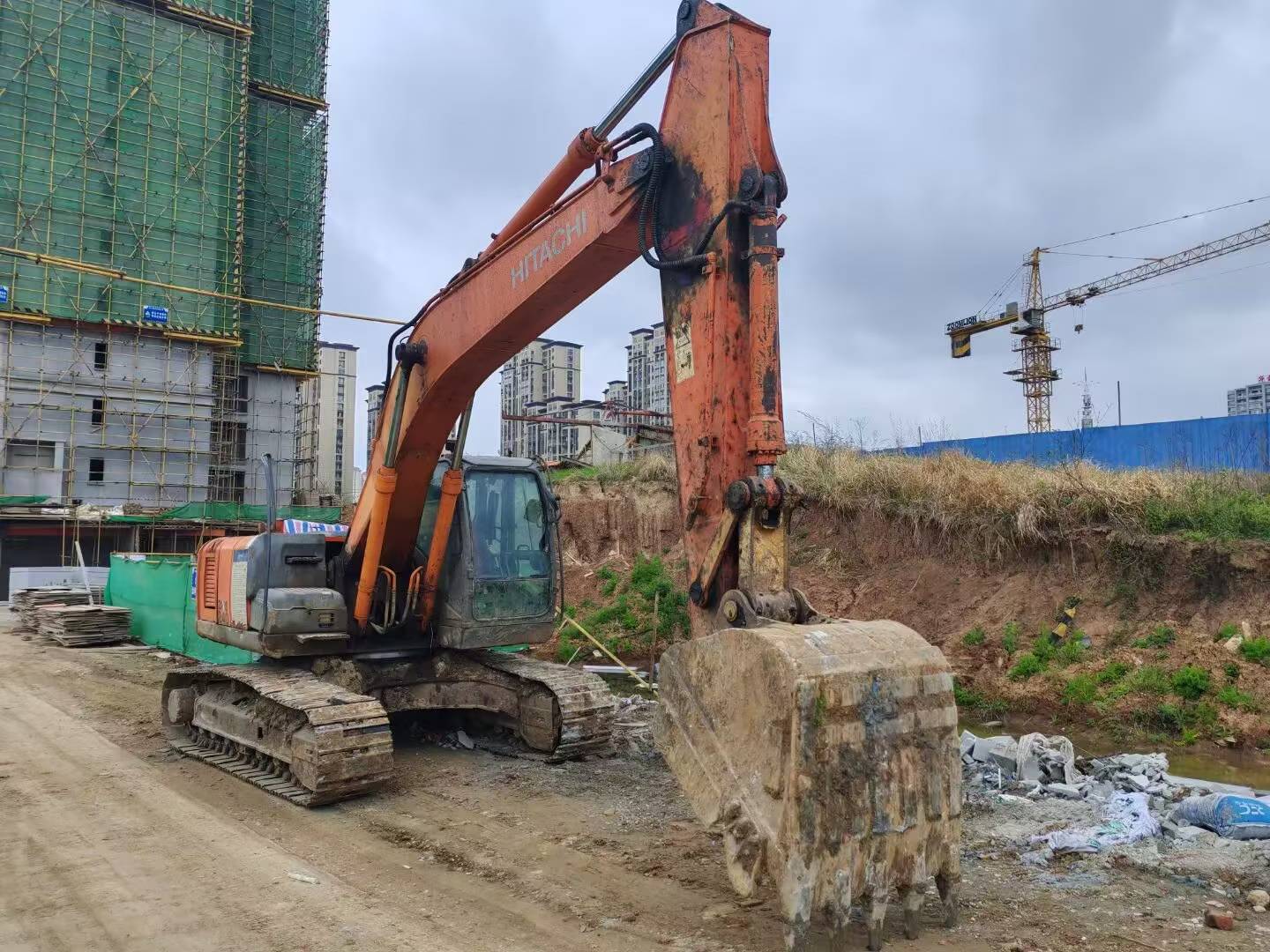 Buy Hitachi EX210 Used Excavator / 2