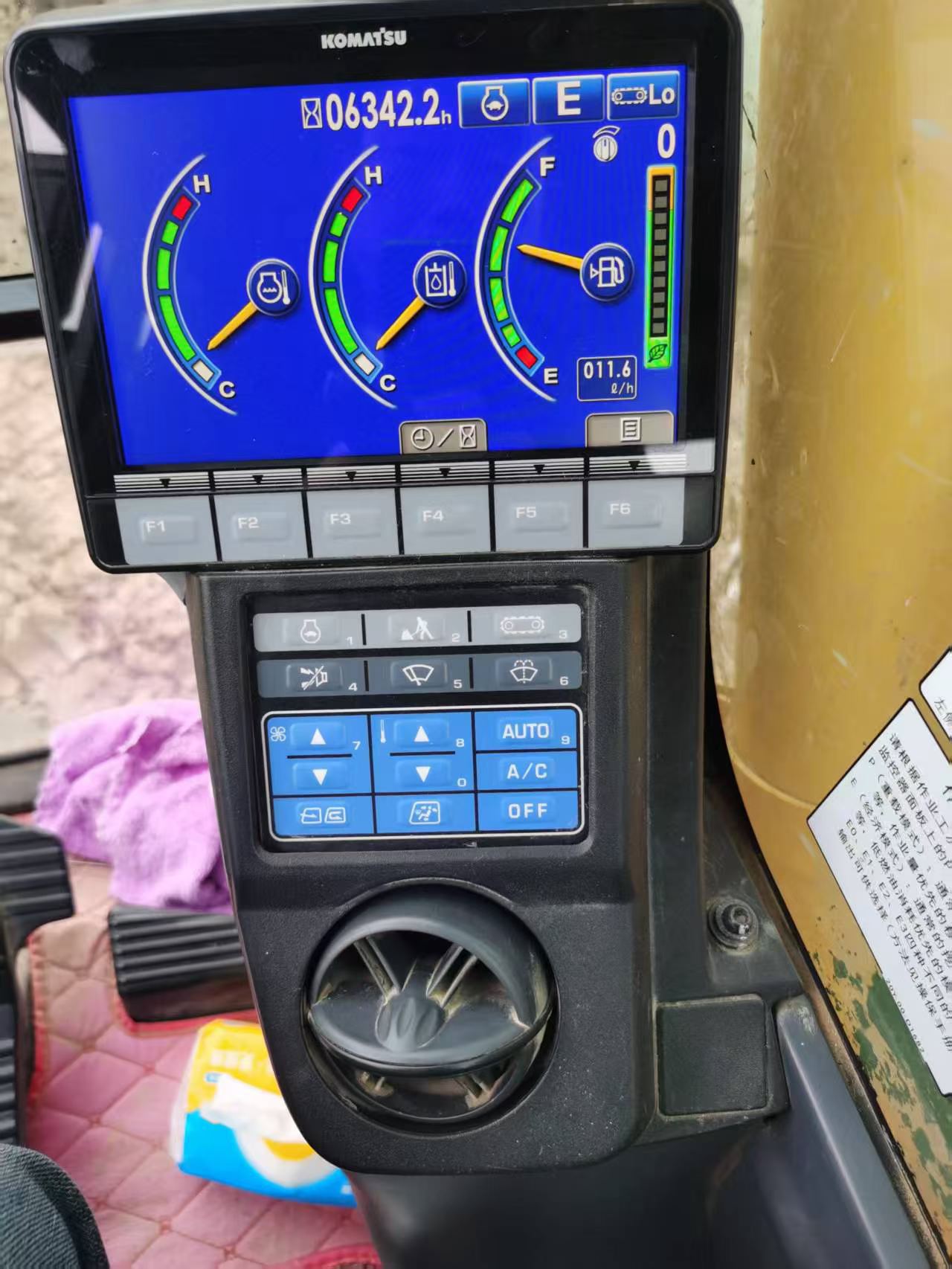 Buy Komatsu PC200-8 Used Excavator / 9