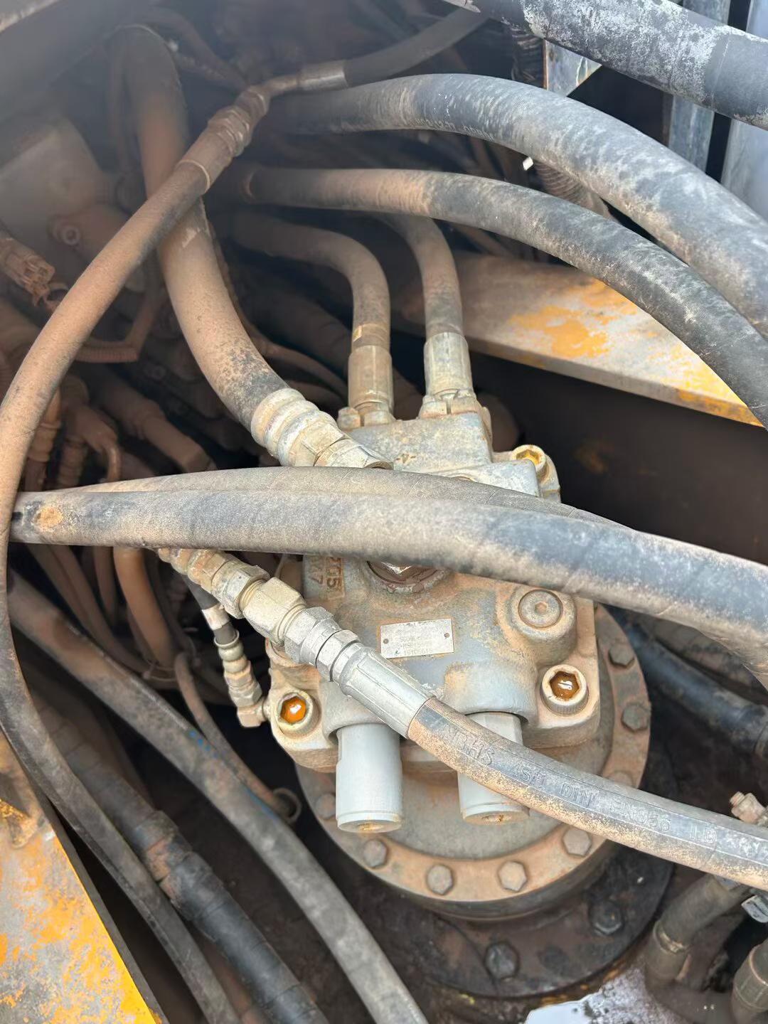 Buy Kato HD820 Used Excavator / 4