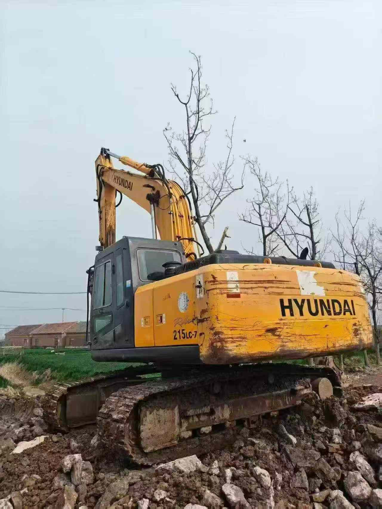 Compre Escavadeira Hyundai R215-7 Usada / 2