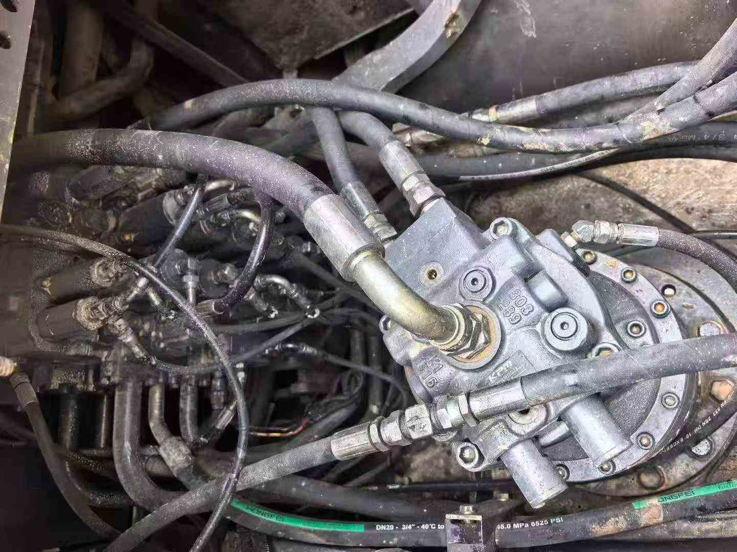 Compre Escavadeira Sumitomo SH210-6 Usada / 4