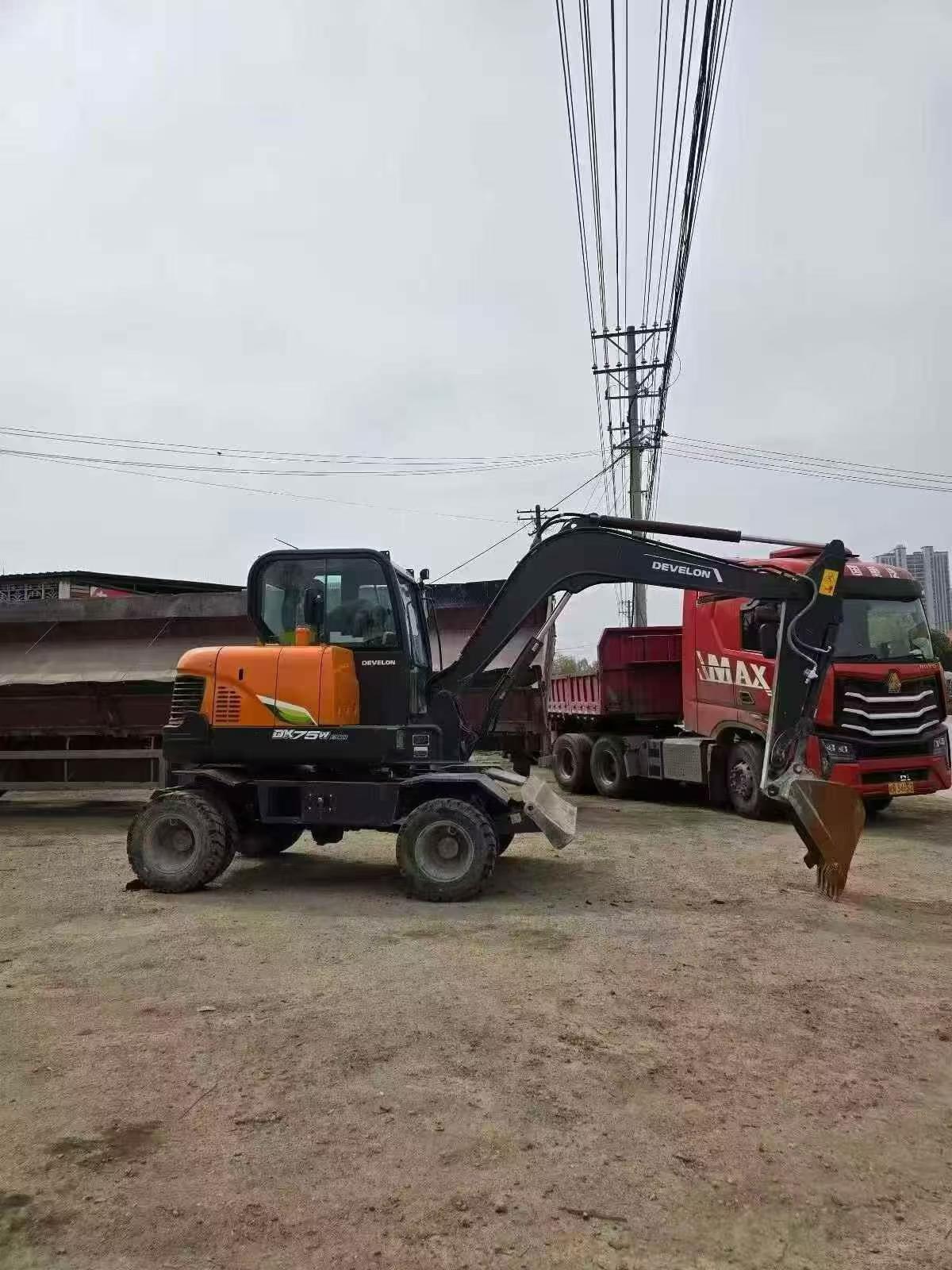 Buy Doosan DH60 Used Excavator / 2