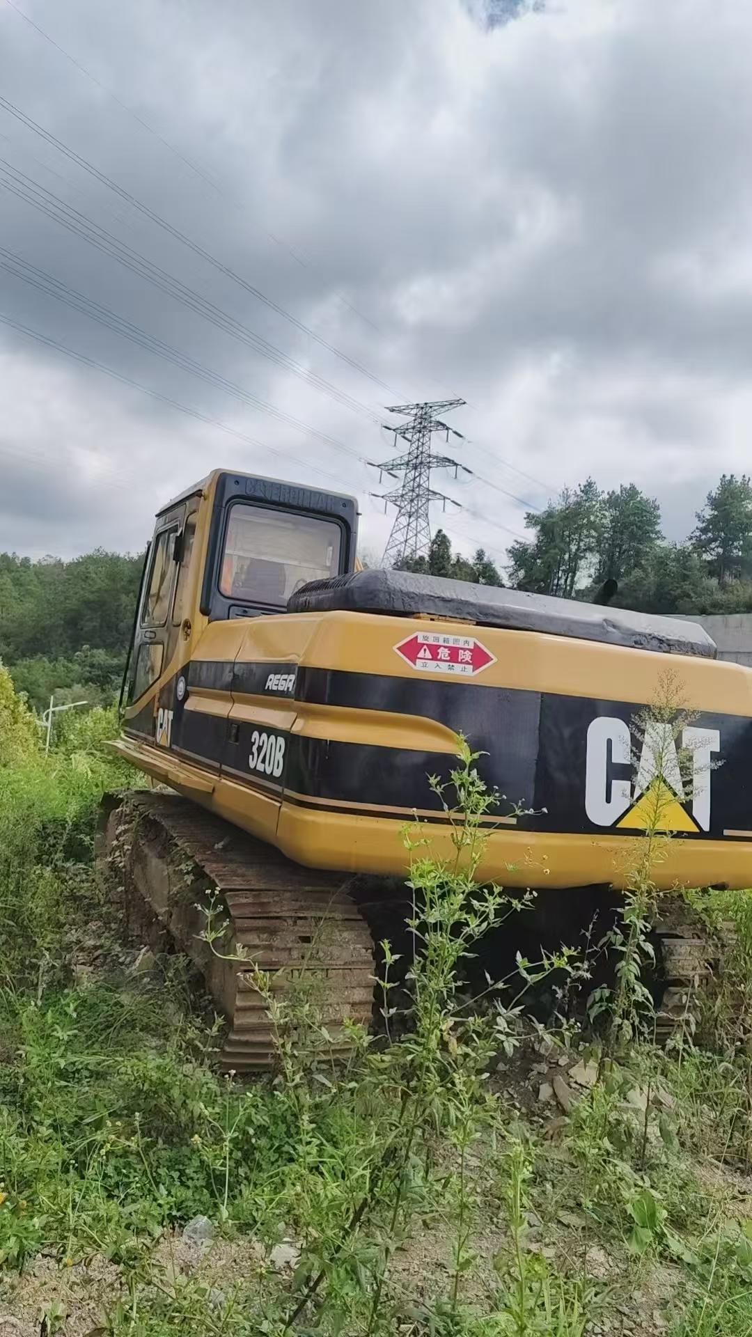 Buy Caterpillar 320V2 Used Excavator / 2 Buy Caterpillar 320V2 Used Excavator / 2