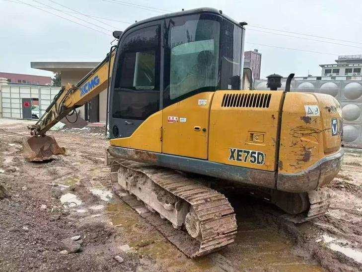 Buy XCMG XE75C Used Excavator / 1
